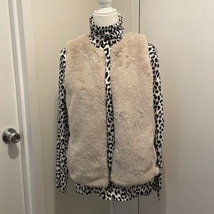 Old Navy Women’s Fuzzy Vest - Palomino (Size Medium)